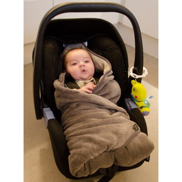Autostolstæppe til din baby så baby sidder godt autostolen